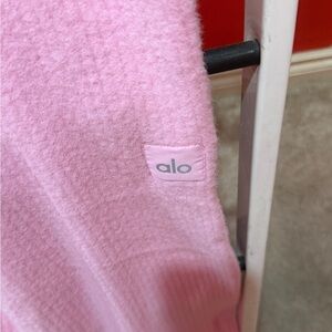 ALO Pink Fleece pants/ tie waistband. Is XXS runs big fits like a size small.